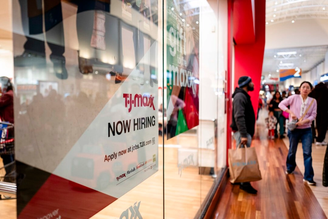 Private Sector Shed 33,000 Jobs in June, Far Short of Market Estimates