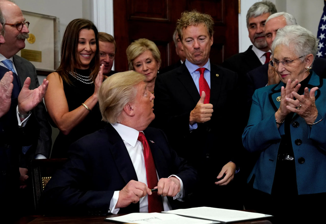 Trump’s Obamacare fix: Send consumers money, not insurance companies